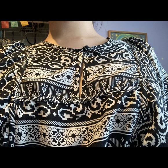 Cute mini dress. Black and white H&M size 8 - Picture 3 of 3